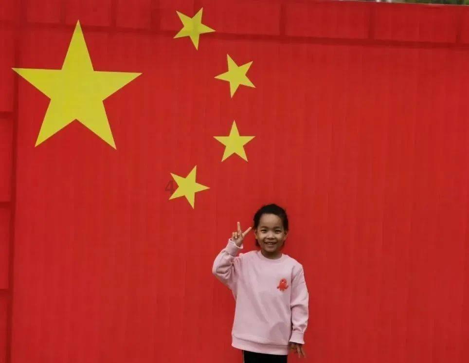 卡通红色汽车拼图